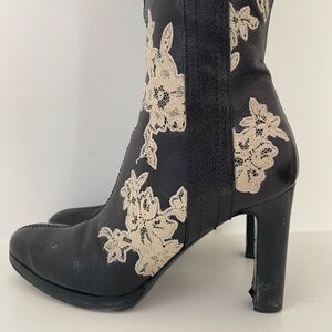 VINTAGE Valentino Floral KNEE HIGH Women's Boots.
Size 39.5
Mint condition